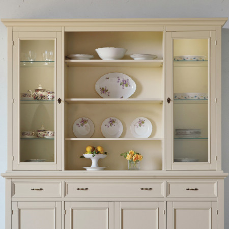 Credenza con vetrina a 4 ante shabby chic, dettaglio ripiani