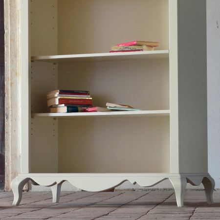 Libreria shabby chic dettaglio ripiani regolabili