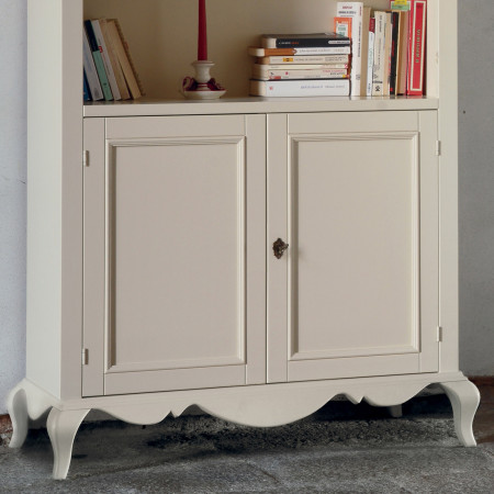 Libreria due ante shabby chic con piedini a sciabola