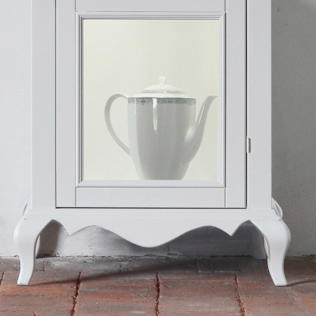 Dettaglio piedini vetrina una anta shabby chic