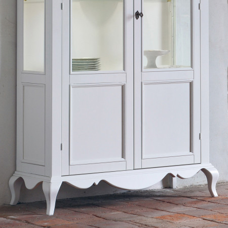Vetrina due ante shabby chic, dettaglio piedini