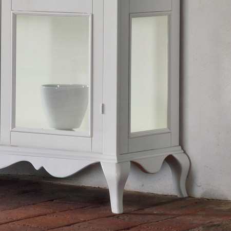 Vetrina grande shabby chic dettaglio piedino, vetro