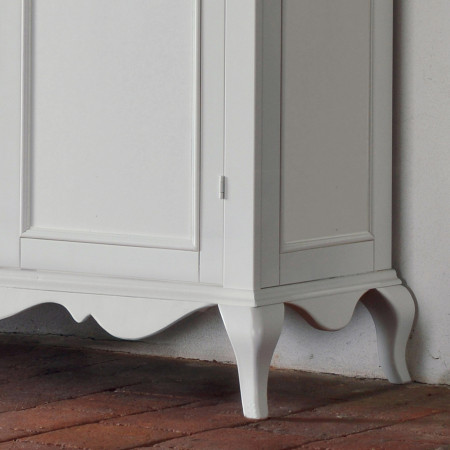 Vetrina grande shabby chic dettaglio piedini eleganti