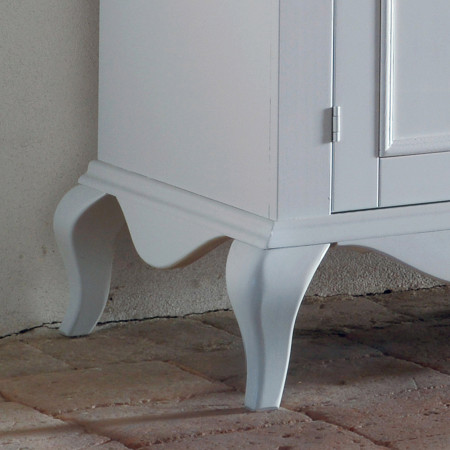 Dettaglio piedino porta TV shabby chic 3 ante