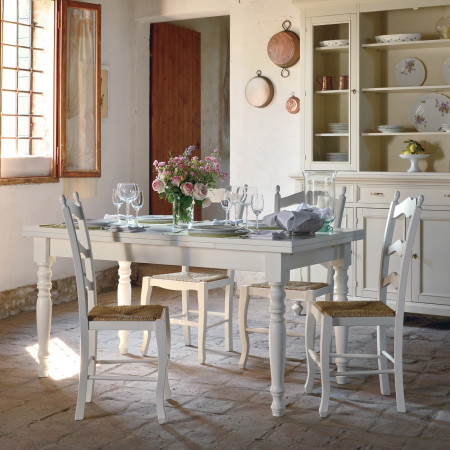 Tavolo con 2 allunghe shabby chic in sala da pranzo