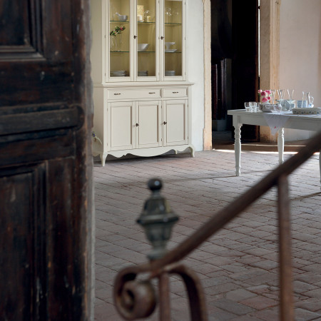 Sedia con fondino in legno shabby chic, dettaglio ambiente