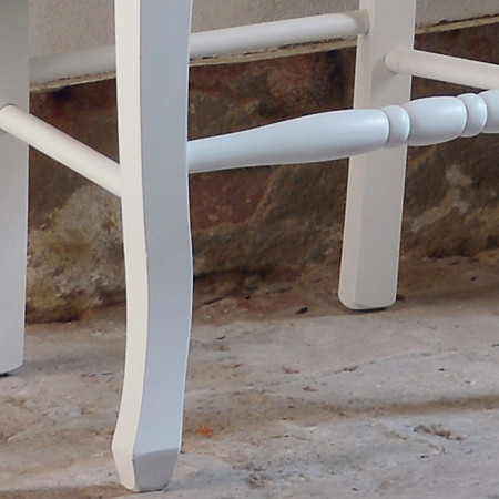 Dettaglio gambe sedia shabby chic legno bianco