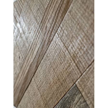 Dettaglio legno antico della Madia 4 ante con vani segreti