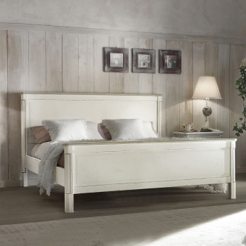 Letto matrimoniale in stile provenzale, dettaglio testata
