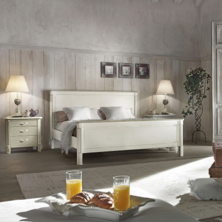 Letto matrimoniale in stile provenzale con testata e pediera