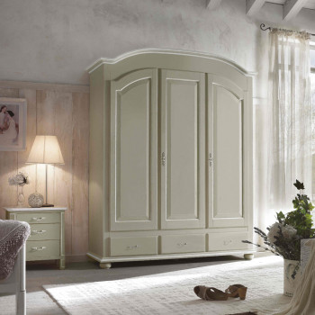 Armadio 3 ante 2 cassetti smontabile con cappello sagomato in ambiente moderno