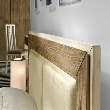 Letto matrimoniale con contenitore, dettaglio testata legno