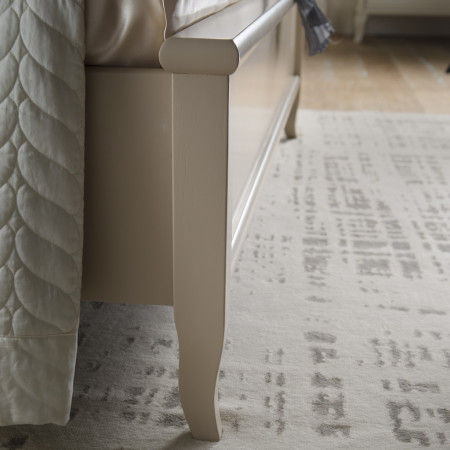 Dettaglio testiera letto Camera contemporanea in legno