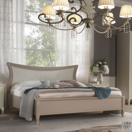 Letto king size in legno con testata sagomata