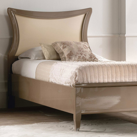 Letto singolo moderno con testata sagomata e legno massello