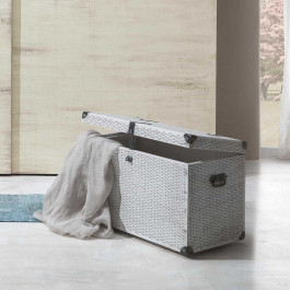Baule classico in legno con dettagli in metallo 