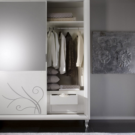 Armadio 2 ante scorrevoli con specchi e rilievi decorativi