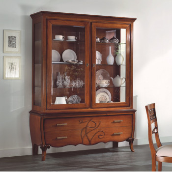 Base con alzata a vetri con profili in legno e gambe sagomate