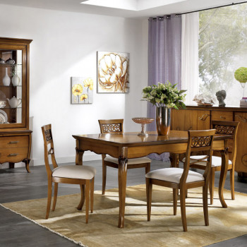 Tavolo con piano inciso allungabile ambientato in soggiorno