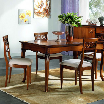 Sedia imbottita in tessuto, dettaglio del legno del tavolo