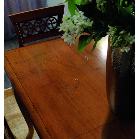 Sala da pranzo con rilievi Angela, dettaglio del tavolo