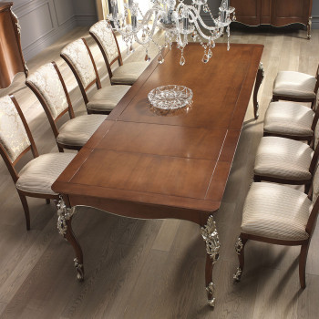 Tavolo allungabile classico con intagli raffinati