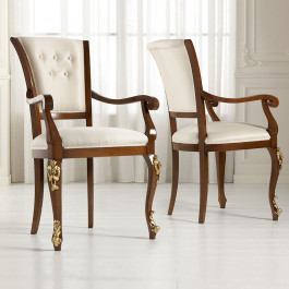 Credenzina elegante a due ante classica, dettaglio intaglio laterale