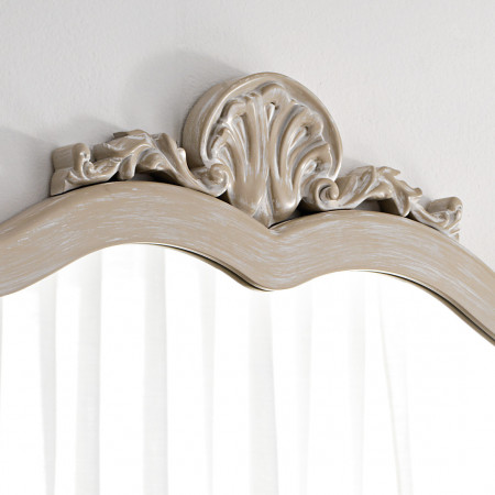 Specchiera classica con intaglio a conchiglia