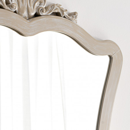 Dettaglio intaglio specchiera classica in legno