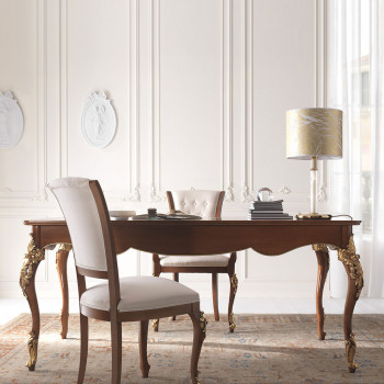 Scrivania con 3 cassetti classica, dettagli delle gambe intagliate