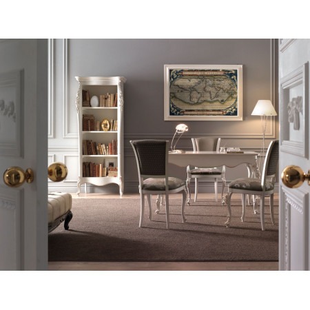 Scrivania con 3 cassetti classica in ambiente