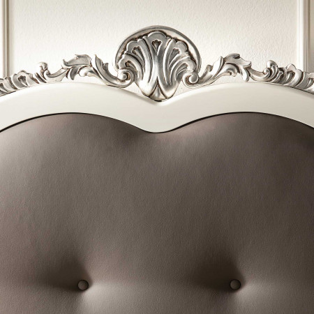 Dettaglio testata letto a due piazze classico king size
