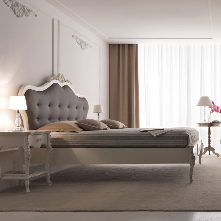 Letto a due piazze classico king size con testata capitonné
