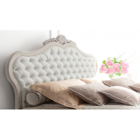 Letto due piazze imbottito classico con testata capitonné