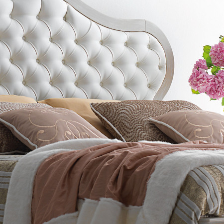 Letto due piazze imbottito classico, dettaglio testata