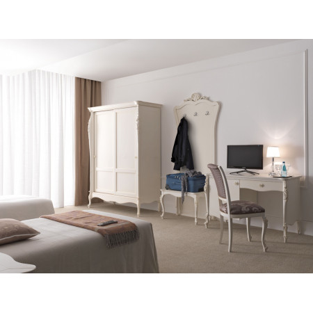 Portavaligie classico con intagli raffinati e design sagomato