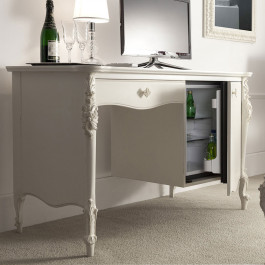 Testiera per albergo classica con intaglio conchiglia