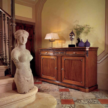 Credenza 2 ante liscie con intagli artistici, zoccolo sagomato
