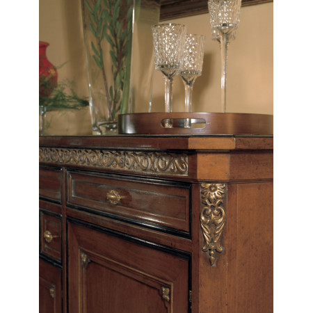 Credenza 2 ante lisce, dettaglio intaglio legno