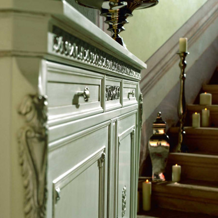 Credenza 2 ante formella dettagli intagliati spalla curva