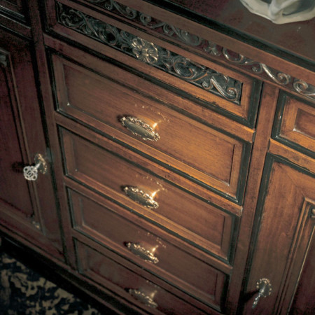 Credenza 2 porte con intarsi, dettaglio cassetto