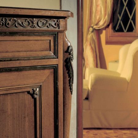 Credenza 2 porte intarsi con dettagli intagliati