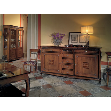 Credenza 2 porte intarsi, dettaglio gambe curve