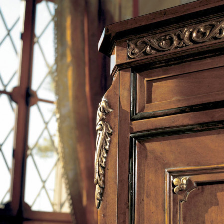 Credenza 2 porte formella, dettaglio intaglio legno