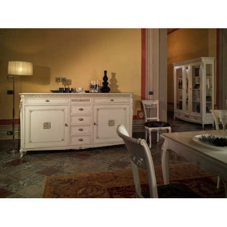 Credenza 2 porte formella con dettagli intagliati