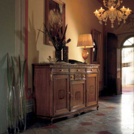 Credenza 2 porte intarsi legno massello in ambiente classico