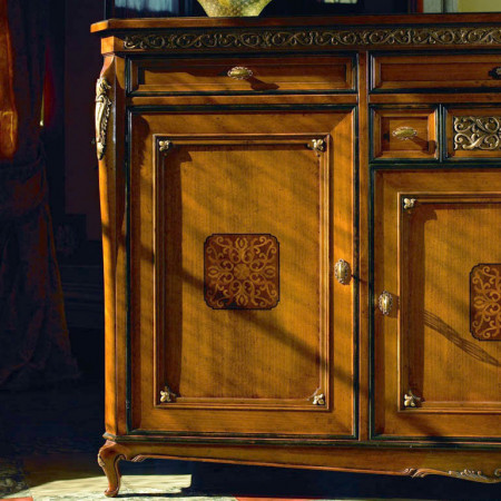 Credenza 3 ante con intarsi, dettaglio piede 700 venezia