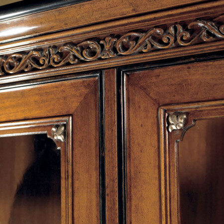 Dettaglio intarsi dell'Argentiera 2 porte