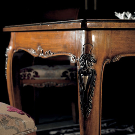 Dettaglio intaglio gambe tavolo 700 Venezia in toulipier