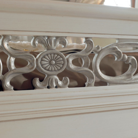 Letto testata traforato dettaglio intaglio floreale